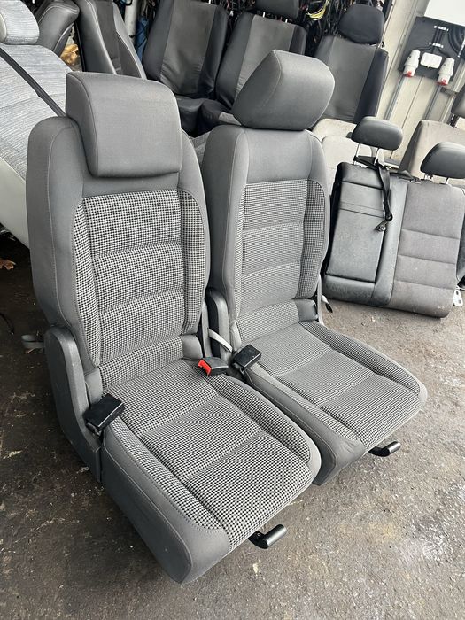 Продам сиденья зад ряд 2 шт фольц тоуран оригинал
