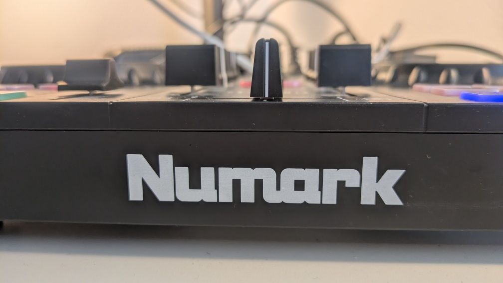 Numark Party Mix Live DJ controller