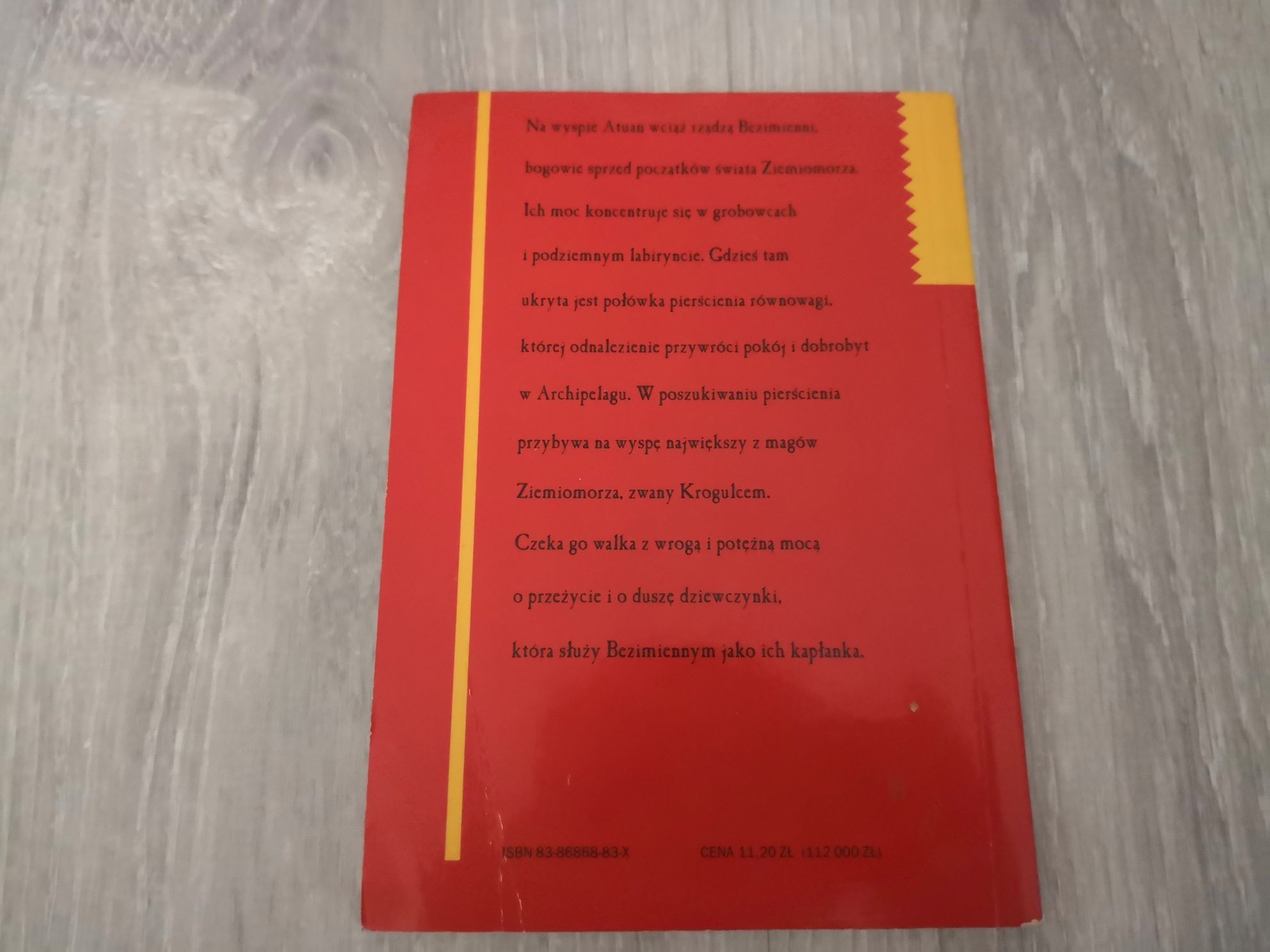 Ursula K. Le Guin : Grobowce Atuanu (Ziemiomorze część 2)