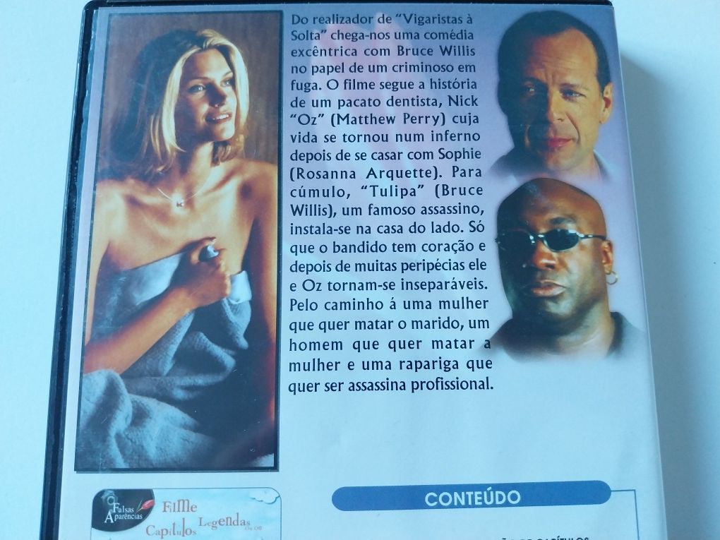 Falsas aparências ( The Whole Nine Yards ), Bruce Willis comédia român