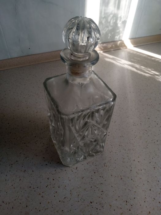 Starszej daty karafka używana