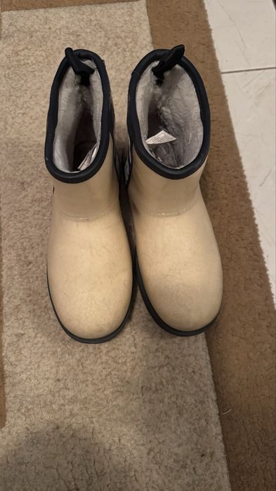 Зимние женские угги.