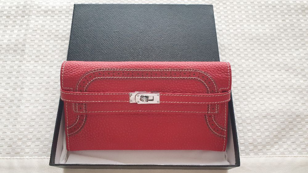 Elegancki, skórzany, czerwony/brązowy portfel w pudełku, idealny preze