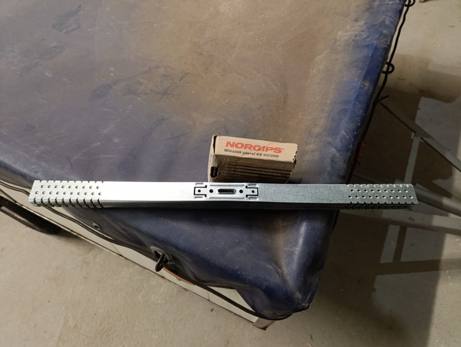 Wieszak do płyt GK 250 mm