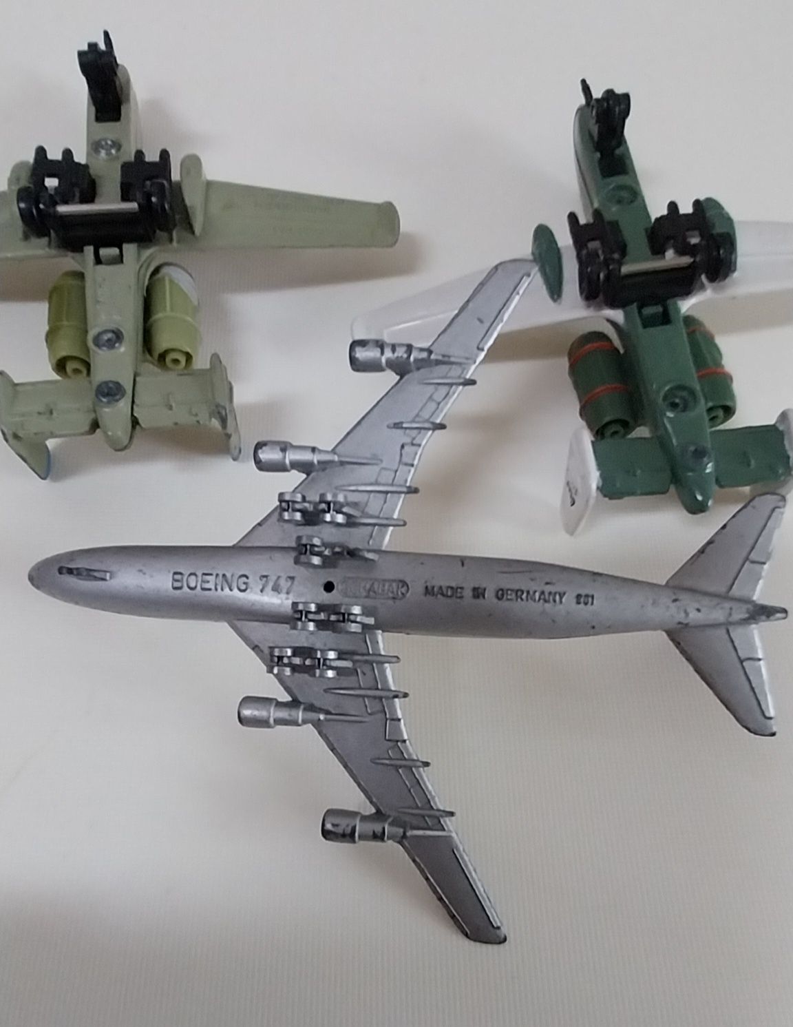 Lote de 3 miniaturas de aviões Matchbox e Schabak