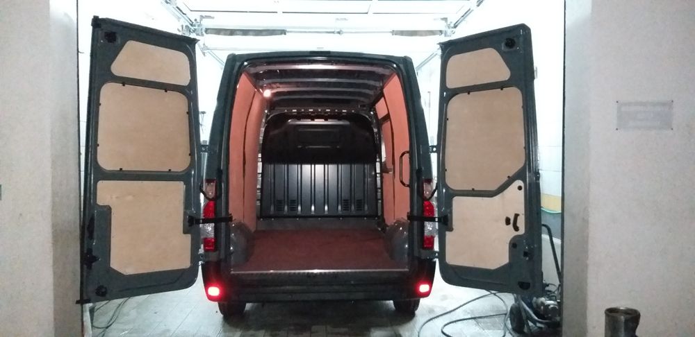 Zabudowa busa, Podłoga antypoślizgowa, sklejki na boki Master, Movano