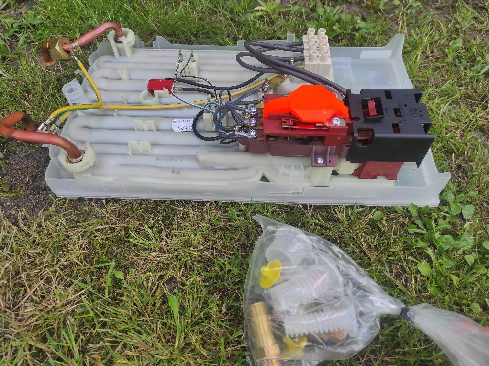 BOSCH TR2000 24 kW . Przepływowy podgrzewacz wody 3 fazy