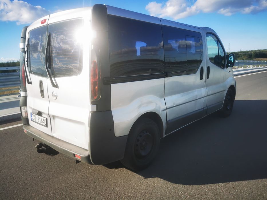 Nissan primastar 1.9 dci 9 osobowy hak niskie spalanie klimatyzacja