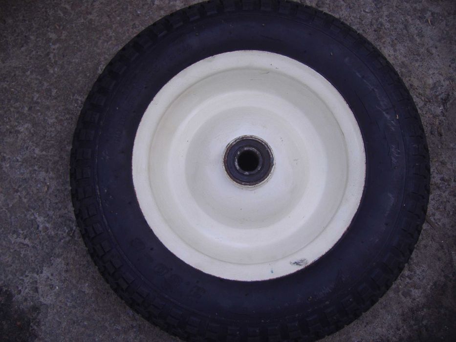 Колесо с надувной шиной 3.50-8 (под ось 20мм) для хозяйственных целей