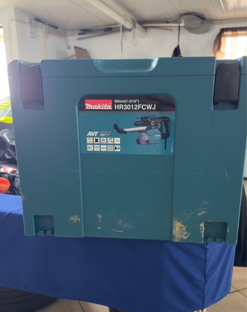 Makita Martelo Combinado HR3012FCJ(NOVO)+ aspirador
