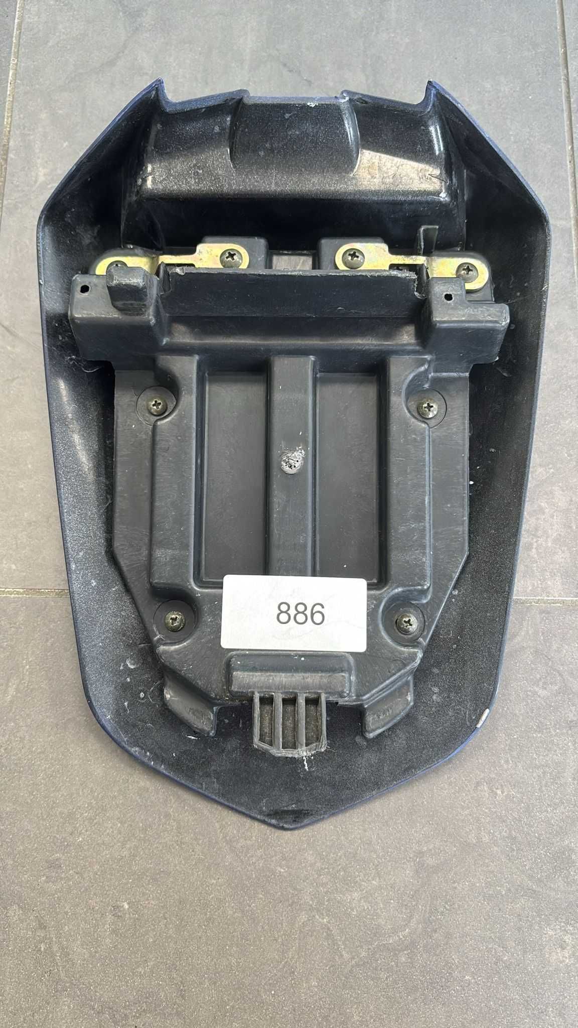Nakładka siedzenia pasażera Yamaha YZF - R1. 2000-02 [886]