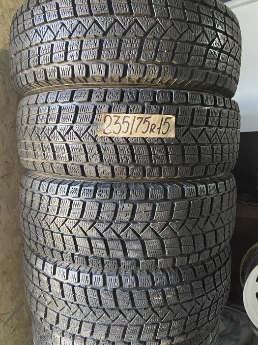 Шини Р 15 235/75,  болото,М/Т ,комплекти,пари.