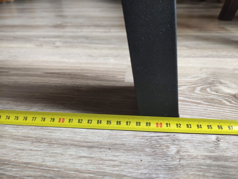 Solidny stół drewniany na metalowych nogach