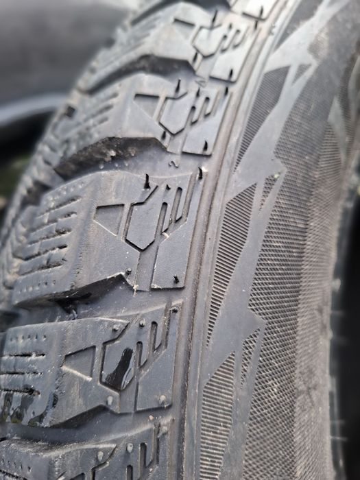 Шини зимові 225/70 r16 1 сезон відмінний стан.