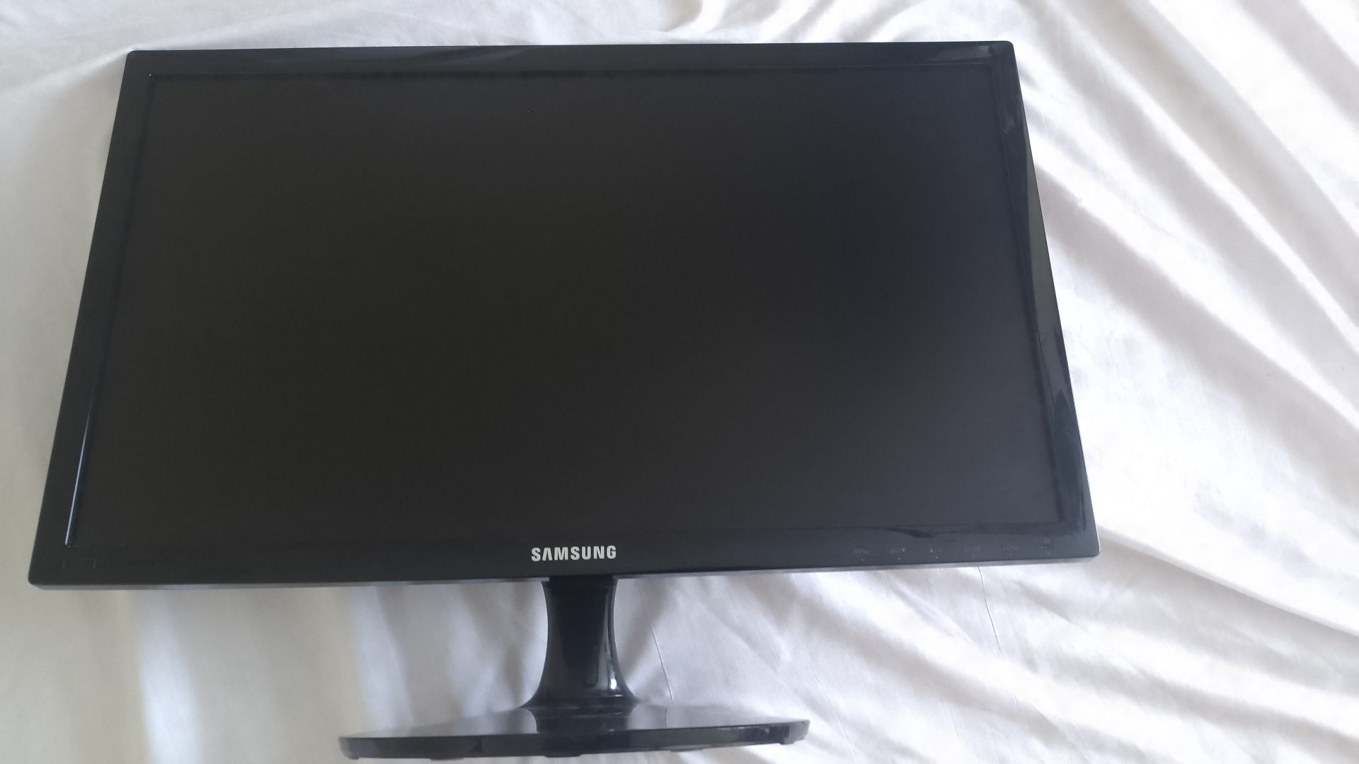 Монитор Samsung s22d300