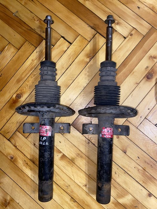 Продам стойки на Рено меган 2 уневерсал