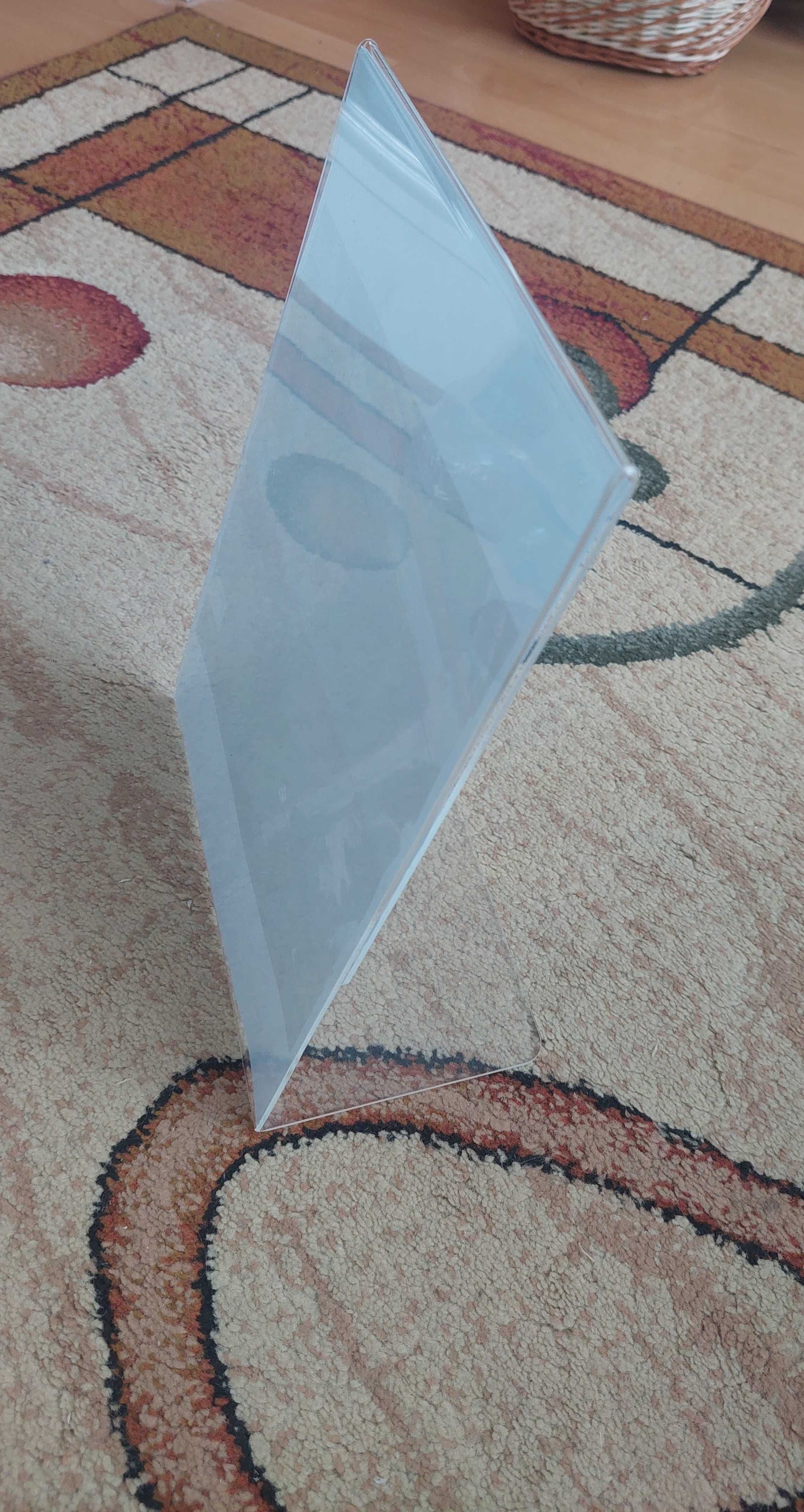 Stojak A4 plexi na sale weselną
