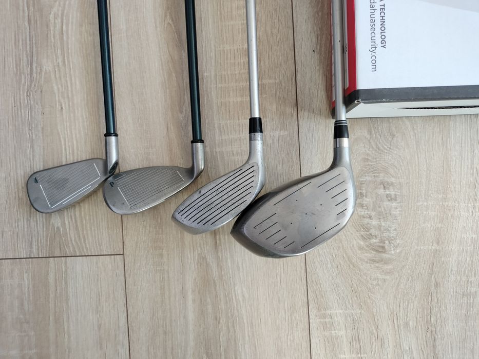 Клюшки для гольфу в хорошому стані