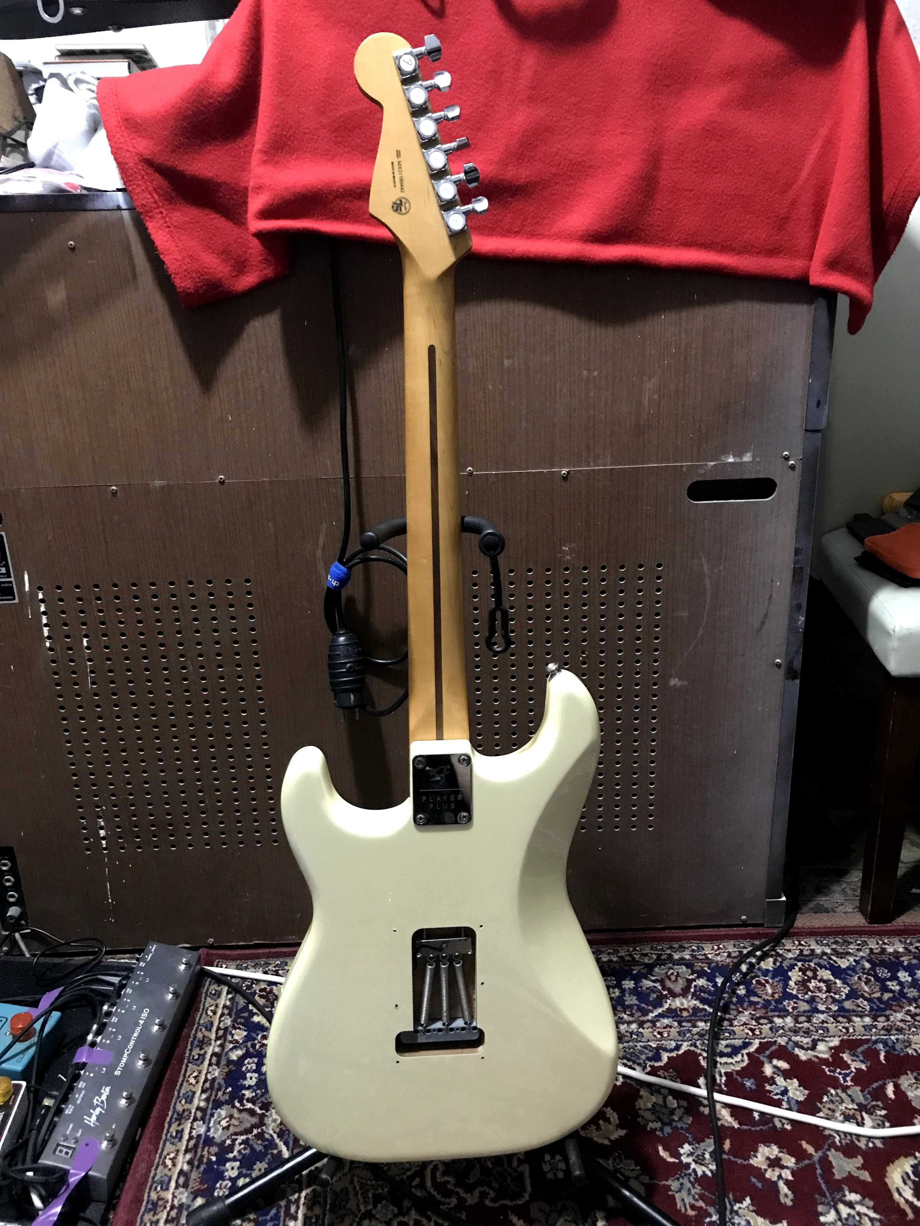 Fender Stratocaster 75 anos Player Plus MIM