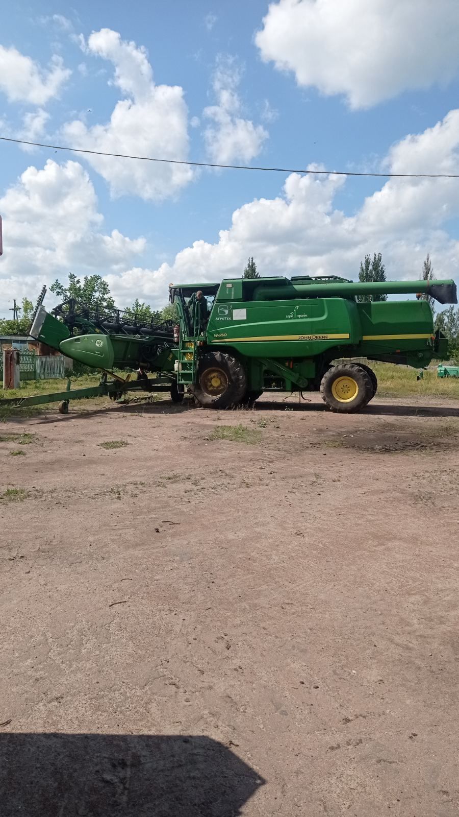 Продам John Deer W650