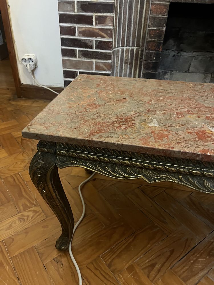 Mesa de centro de sala estar em mármore antiga e pes em ferro