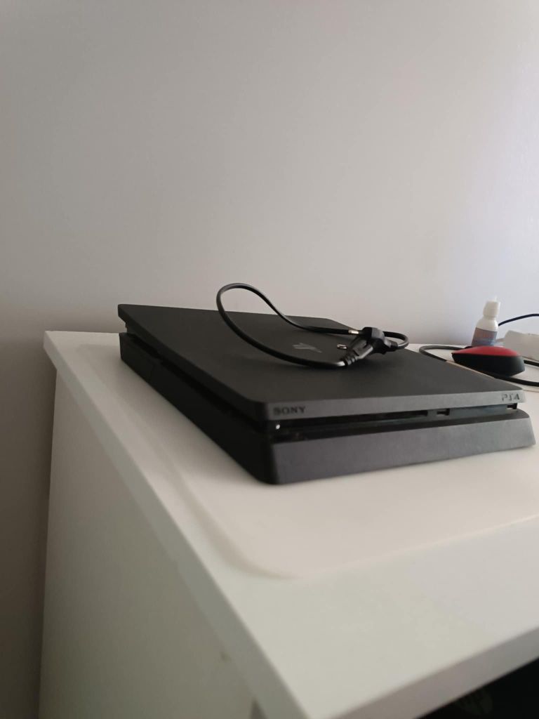 PlayStation 4slim 500gb
