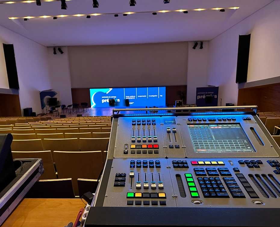 Mesa de Luz de controle até 16.384 máquinas, tem Kit instalado