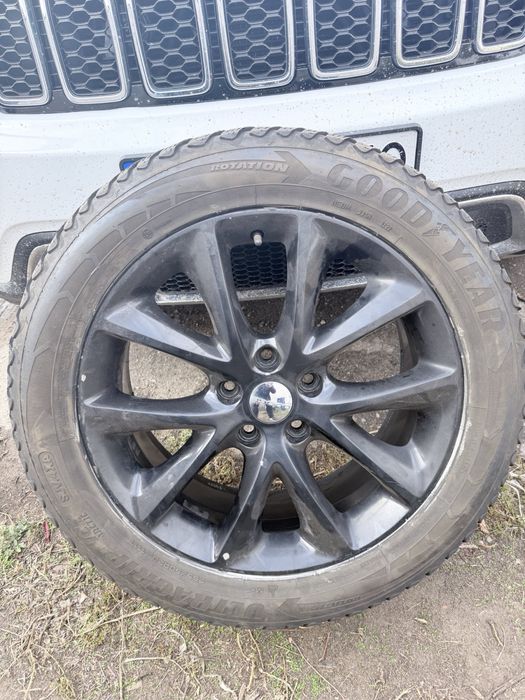 Продам диски з резиною зимові. r20 265/50