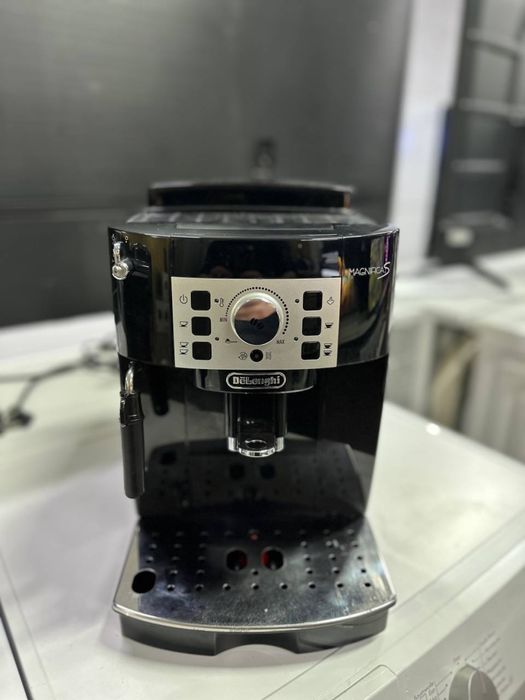 Кофемашина Delongi 1 рік гарантіі