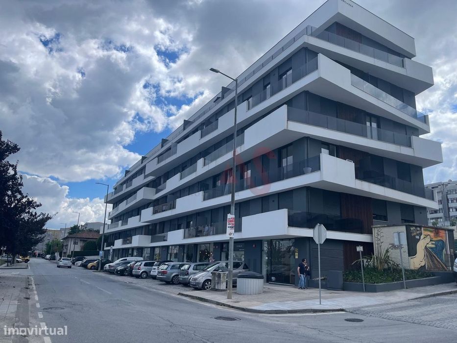 Loja L com 70.80 m2 no centro de Lousada