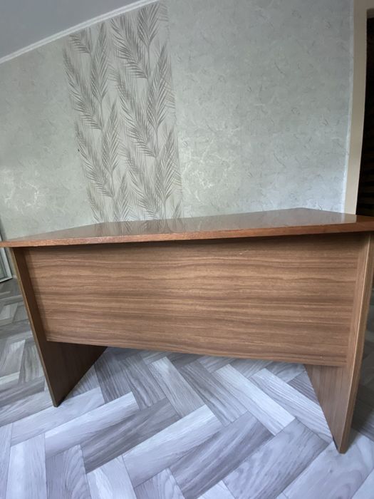 Письменный стол .