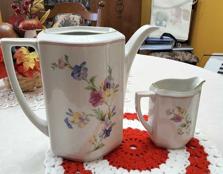 Porcelana Chodzież  dzbanek+ mlecznik serwis  Lwów , lata  20/30 -te