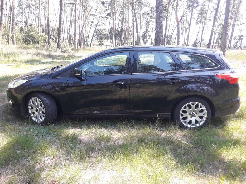 продаєть форд фокус