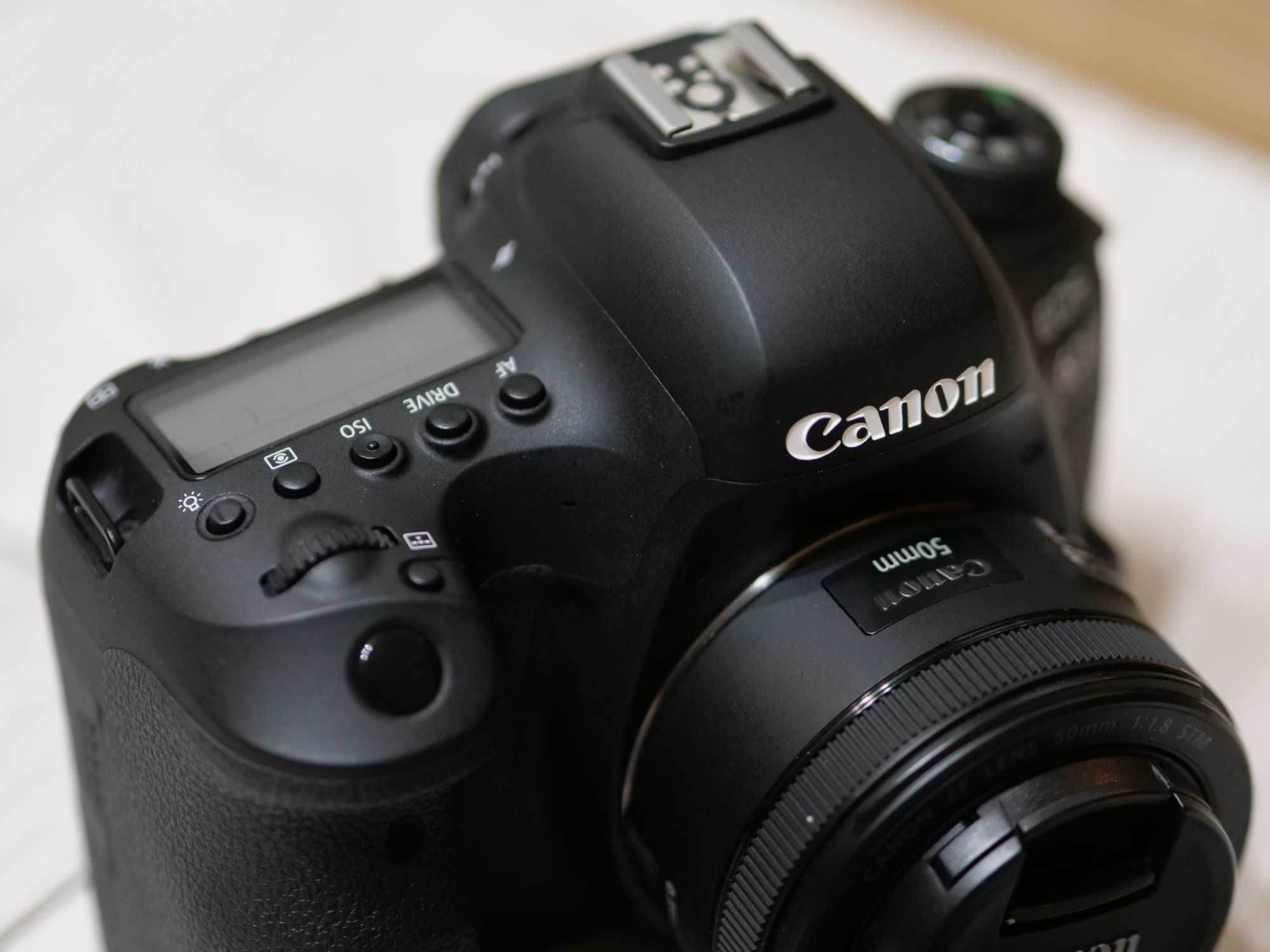 Canon EOS 6D Mark II jak nowy + obiektyw i 3 baterie - niski przebieg!