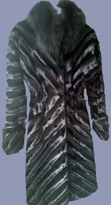 Damski czarny futrzany płaszcz ze sztucznego futra. Stan idealny!