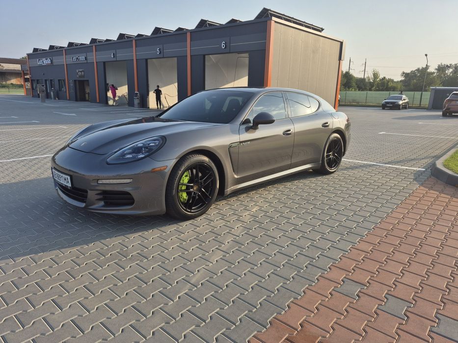 Продам легковой автомобиль порш панамера