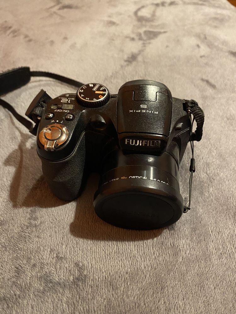 Aparat Fujifilm FinePix S1800