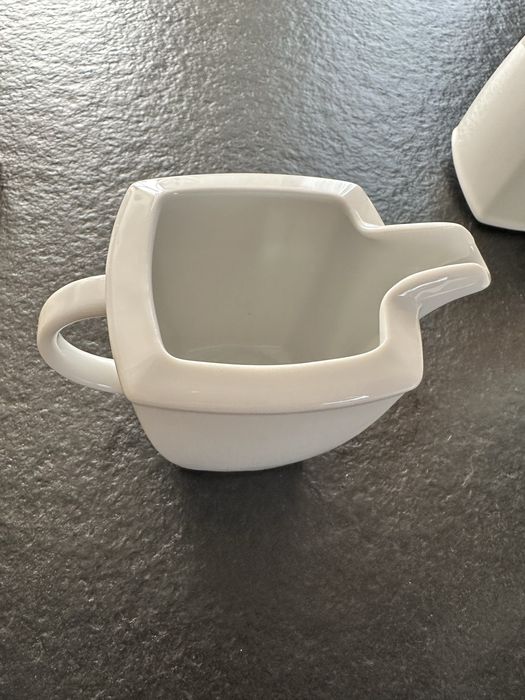 Bialy maly mlecznik dzbanuszek na mleko Lubiana