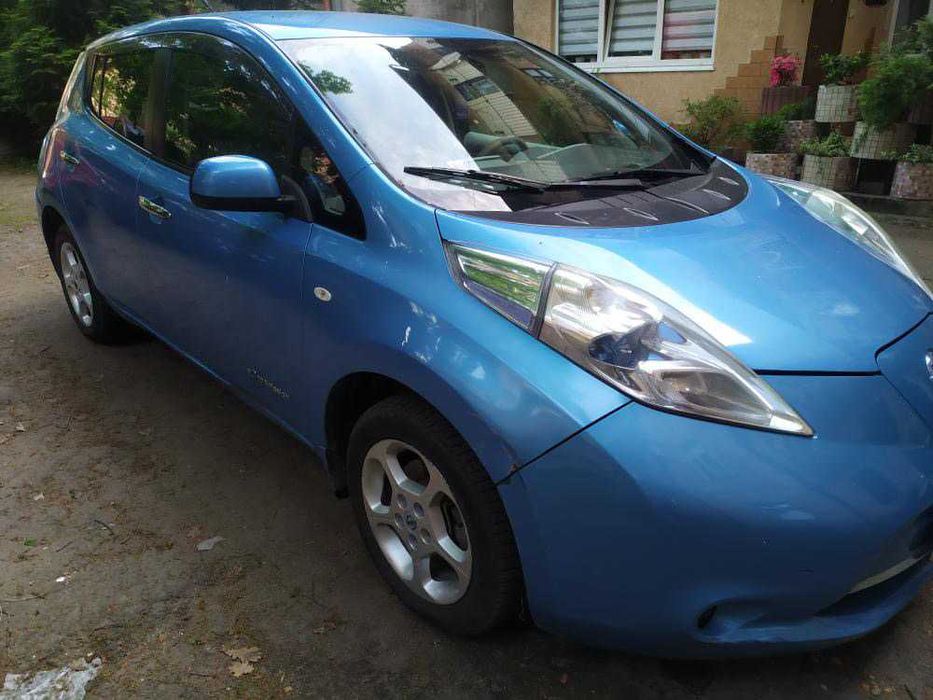 Nissan Leaf 2011 Електромобіль