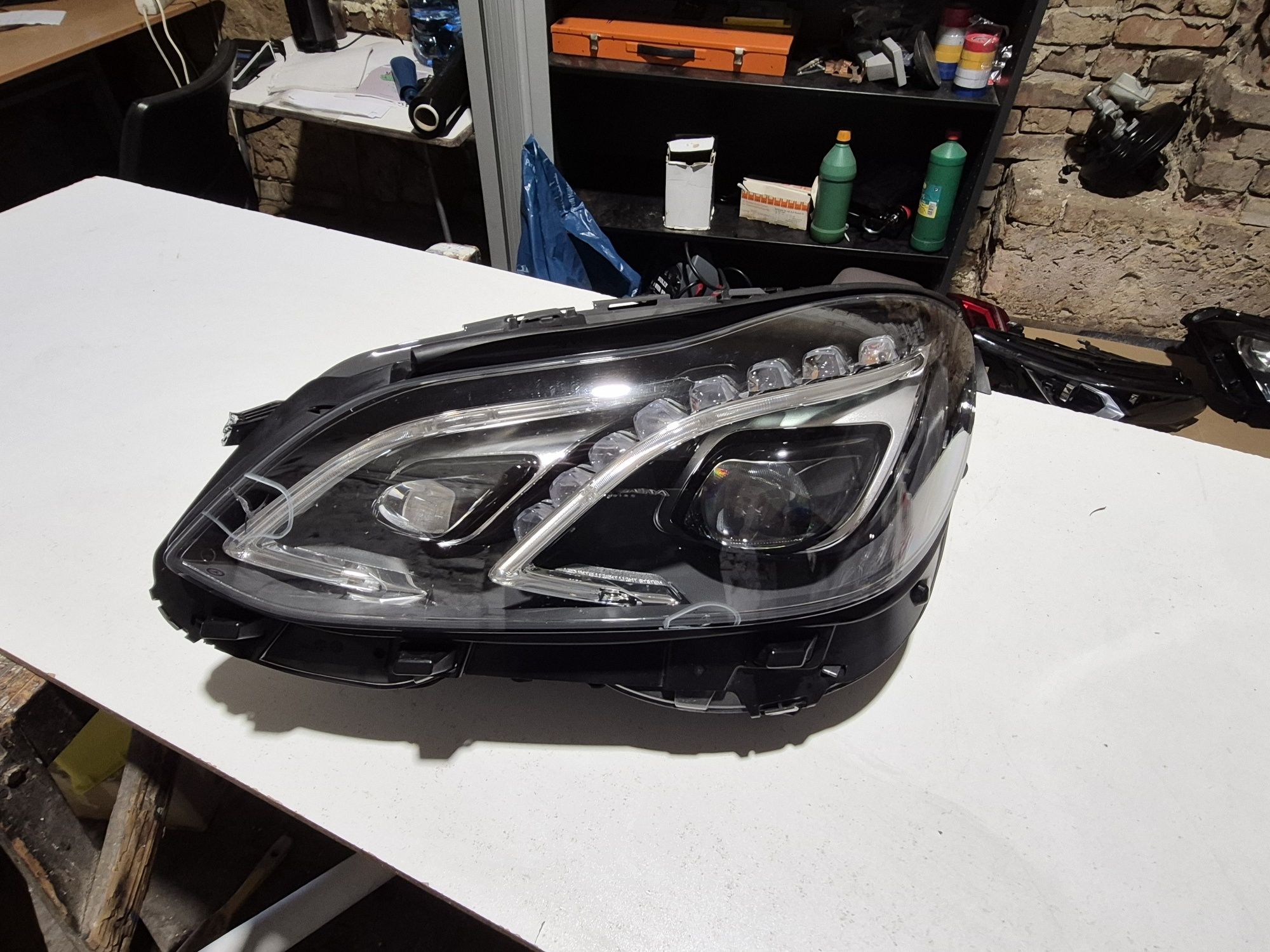 Mercedes E Klasa W212 lift, lampa przód lewa.  A212.906.3103.KZ