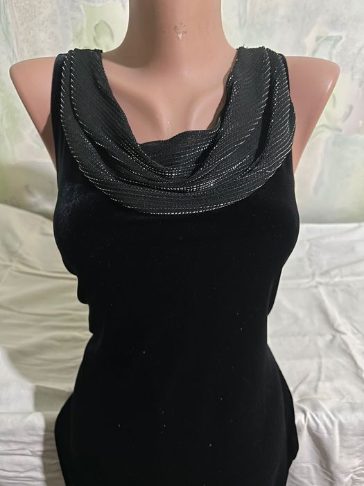 Вечірні сукні міді