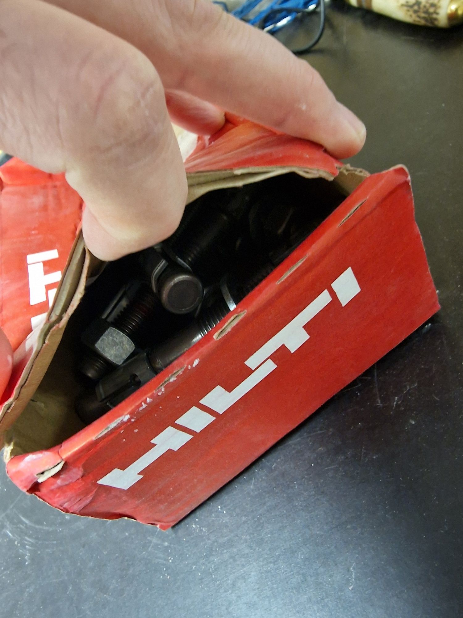Kotwy mechaniczne segmentowe fi M16 o dł 135mm Hilti HST3 M16/135 35/