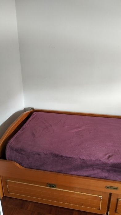 Cama meio corpo com gavetão que faz outra cama e 1 colchão mais móvel