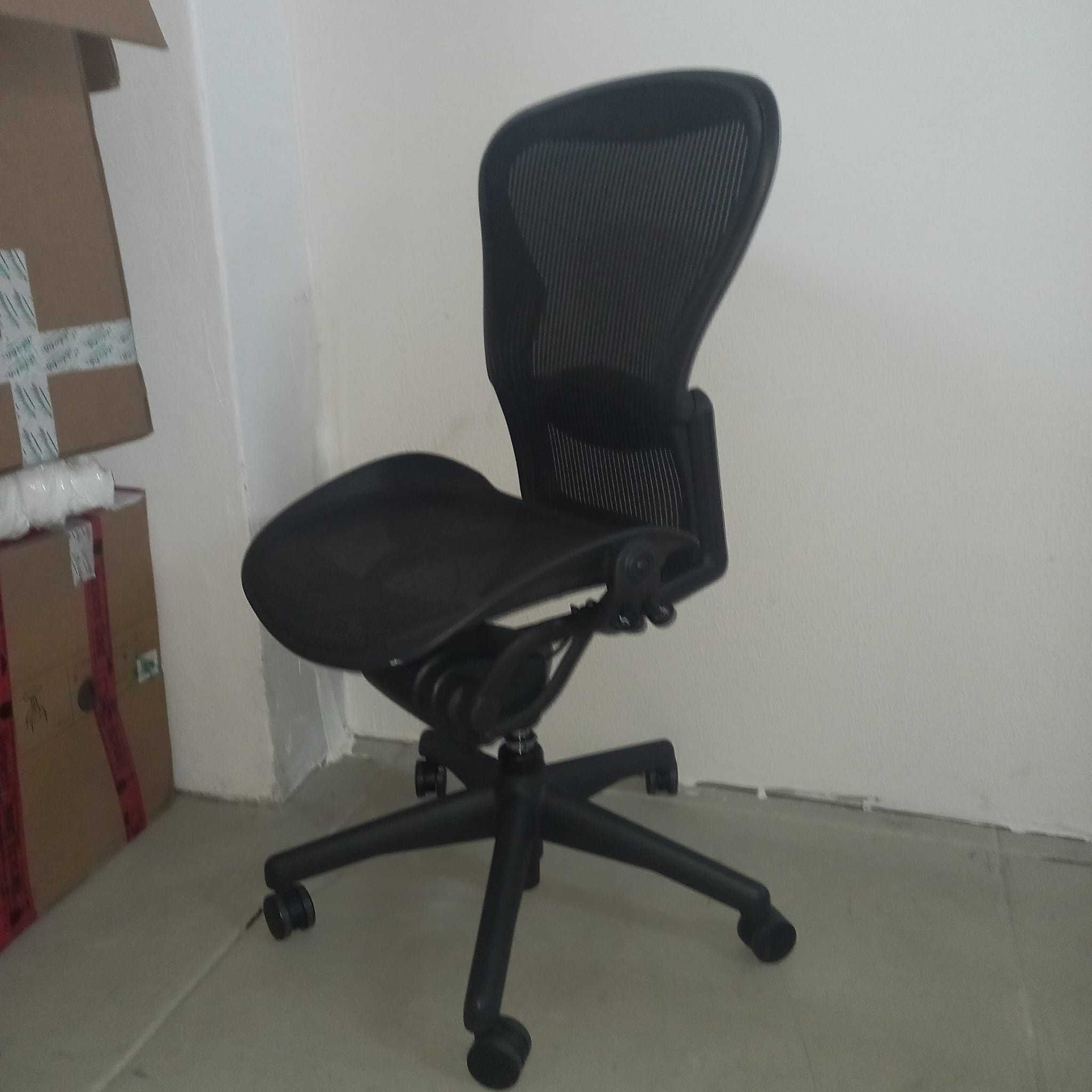 Cadeira Herman Miller modelo aeron