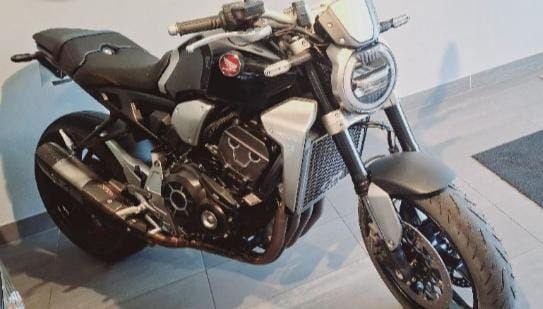 Vendo Honda CB 1000R mota impecável