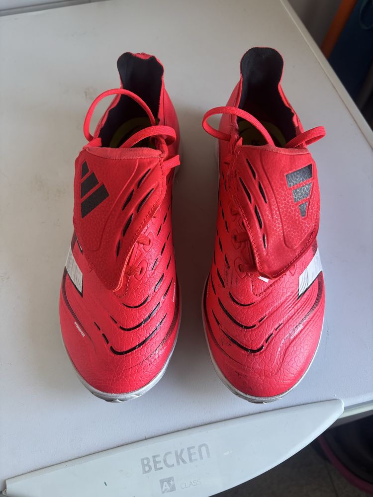 Chuteira adidas predator como novas usada 2 vezes