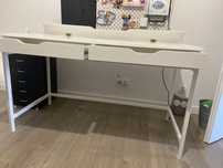 Biurko białe Ikea z szufladami