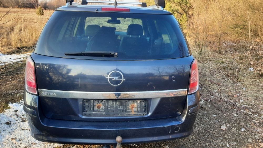 Klapa lak.  Z168 Astra H kombi kompletna