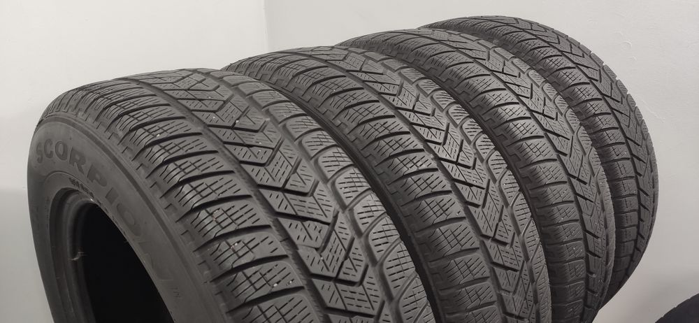 Резина R-17 225/65 102Т "Pirelli" SCORPION шини