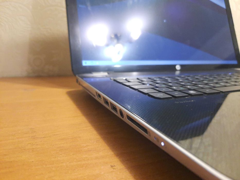 редкий ноутбук сбольшим 17" экраном, ssd